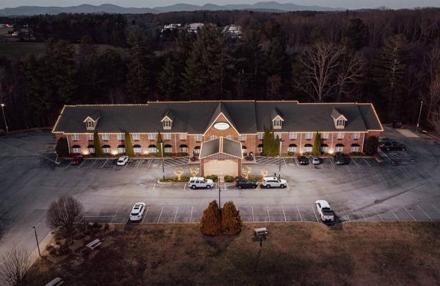 Mountain Inn & Suites