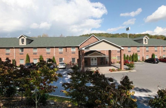 Mountain Inn & Suites Airport - Hendersonville