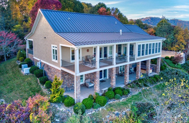 Mountain Lilly - huge views, three ensuites, 10min to Blowing Rock