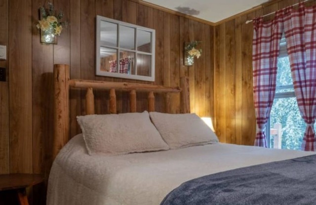 Mountain Lodge Near Skiing and Snow Tubing