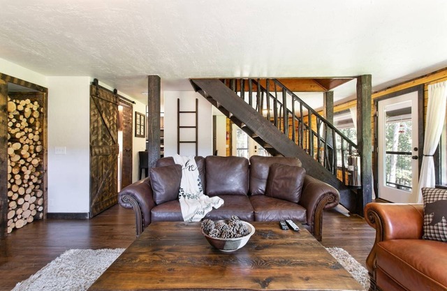 Mountain lodge w/creekside sauna and patio w/fire pit - Casinos nearby!