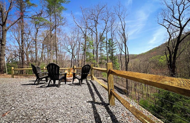 Mountain Oak | Year-Round Mountain Views