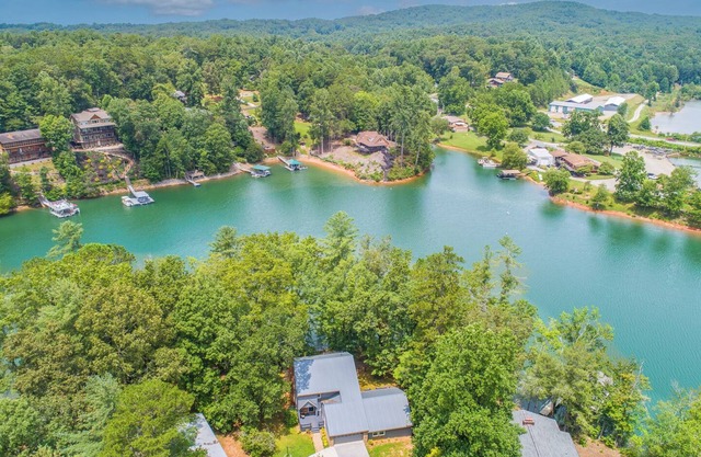 Mountain Retreat Panoramic Lake Views Private Dock