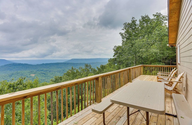Mountain Retreat w/Fire Pit in Flat Rock!
