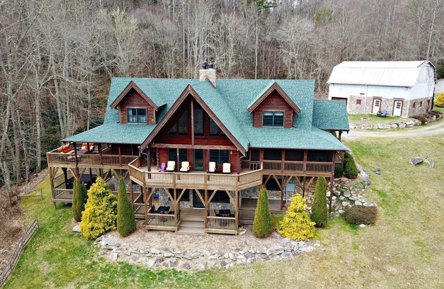 Mountain Splendor-Open for Bookings! Views, Hot Tub, Pool Table, Fire Pit
