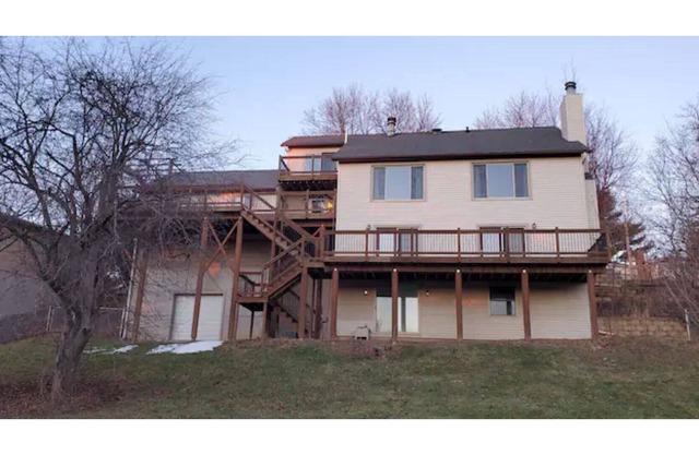 Mountain View 6BR Spacious Getaway w/ Fireplace