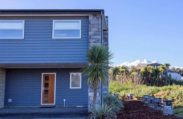 Mountain View Apartments - 27C 3 Bedroom