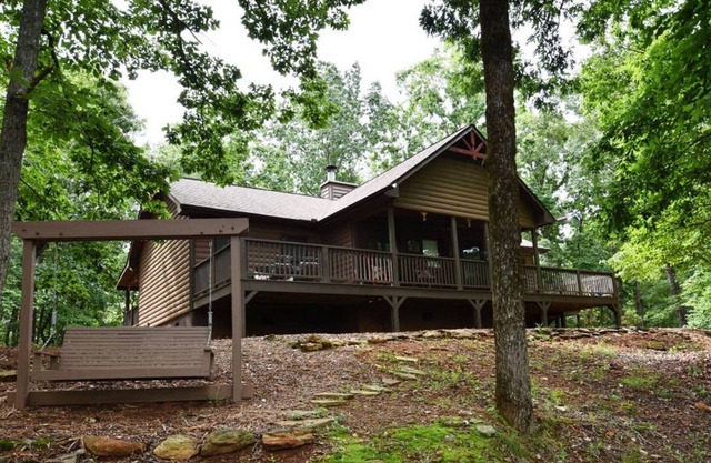 Mountain View Cabin · Gorgous Mt Yonah Views! FIBER OPTIC HIGH SPEED INTERNET!