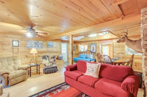 Mountain-View Cabin on Farm 3 Mi to Town and Shops