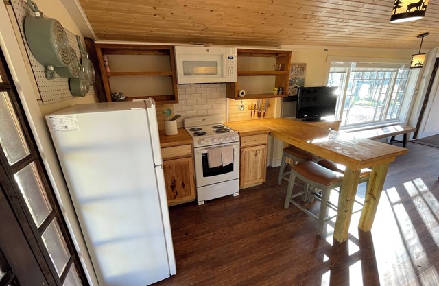 Mountain View Creekside Haven - pet friendly