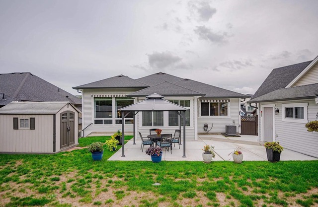 Mountain View Spacious Guest Suite In the heart Of Abbotsford City, Free Parking