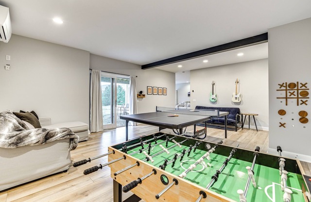 Mountain Views & Fire Pit: Sandgate Getaway