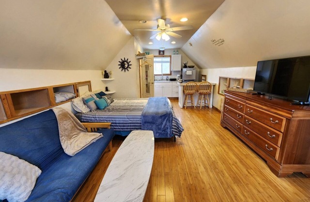 Mountain Views from Private Loft Studio - Near Downtown!