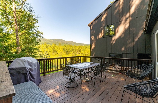 Mountain views! Updated! 7 min to NoCo Village, 5 min to Echo Lake & Saco!