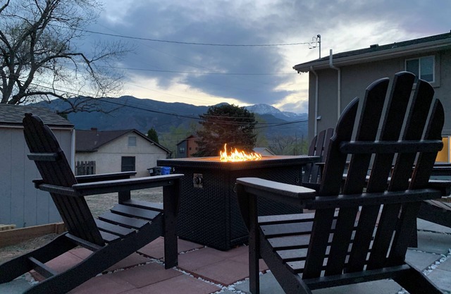 Mountain Views, Modern Comfort: Your Cozy Getaway in Colorado Springs