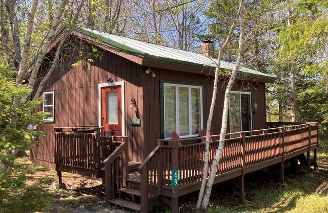 Mountain Vista: a cozy cabin near Acadia National Park