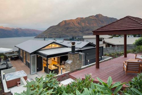 Mountain Vista - beautifully renovated home with spa pool