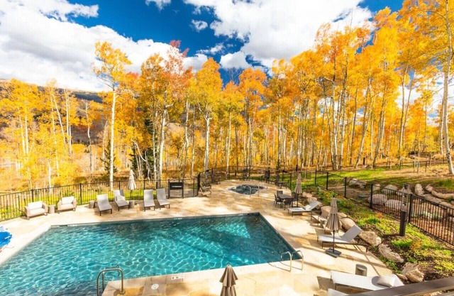 Mountaineers Landing - Private Hot Tub & Amazing Mountain Views!