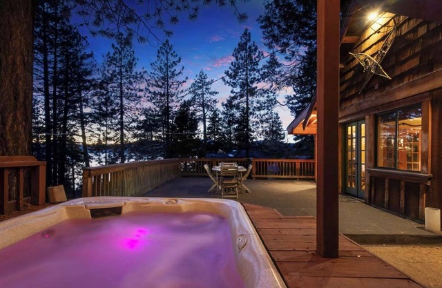 Mountainside Overlook | Lake Views, Tree House & Hot Tub