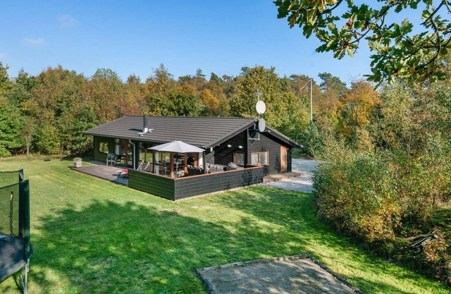 "Mourits" - 1.2km from the sea by Interhome