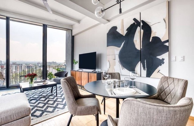 Mr. W | Decorous Stylish Apartment | 2Br | Gym