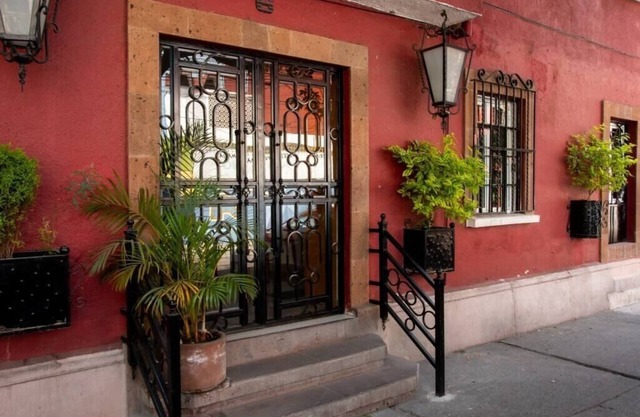 Mr. W | Remodeled Cozy Roma Apartment