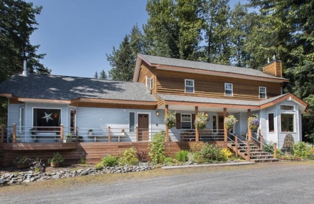 Mt. Adair Room at Bell In The Woods B&B (Queen/Main Floor) Max 2ppl