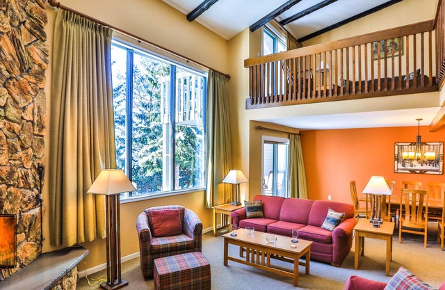 Mt Jo Lodge - Golf course and mountain view, walking distance to main street