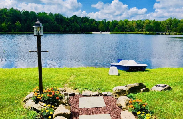 ⛷⛱⛰Mt. Maplewood Lake Home❤️Seasonal Specials ★3BR★HotTub★Fireplace★Games★