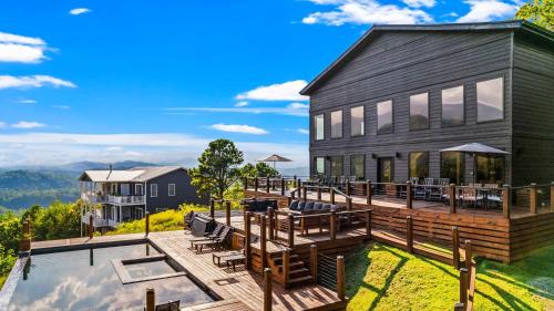 Mt Sunshine - Infinity Pool Sleeps 22 12 Beds