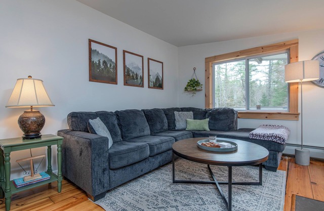 Mtn View & Hot Tub-Peaceful Property w/stream-mins to Hiking, Biking, Swimming