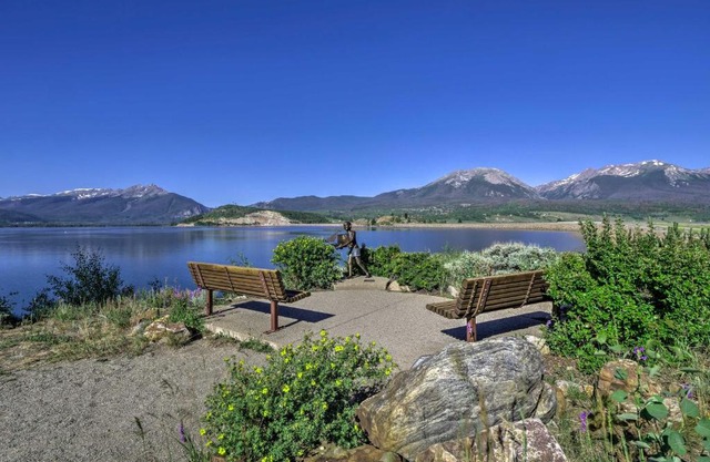 Mtn Views and Hot Tub Access Lake Dillon Retreat