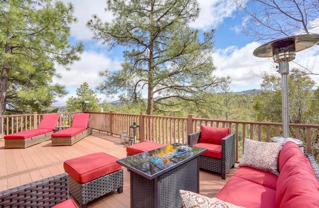 Mtn Views and Multi-Level Deck Prescott Paradise!