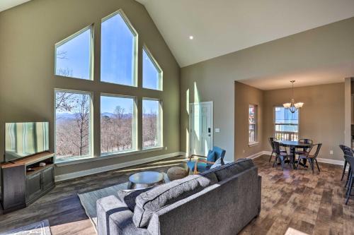 Mtn Views, Walkable Location Asheville Retreat!