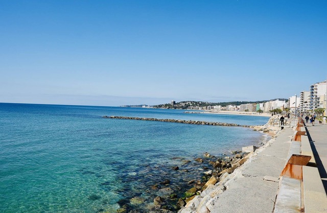 Mundet 4 Dalt Terrassa. CostaBravaSi - At the sea