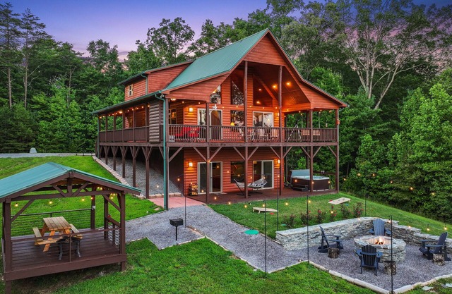 Murphy Cabin w/Hot Tub, Fire Pit & Mountain Views