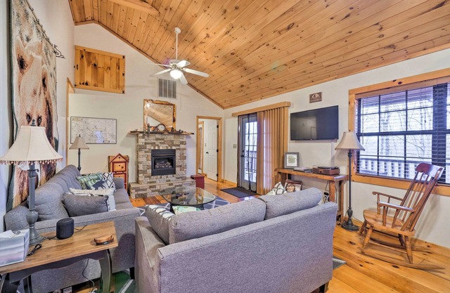 Murphy Family Cabin w/Fire Pit & Forest Views!