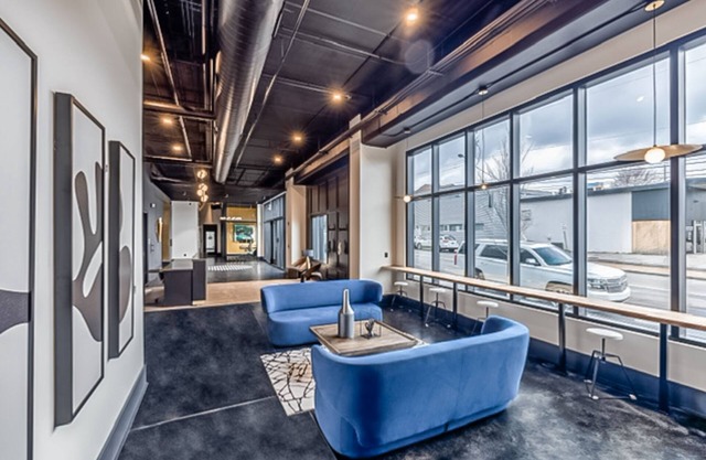 Muse | Downtown condo with fast WiFi, balcony, central AC & rooftop lounge