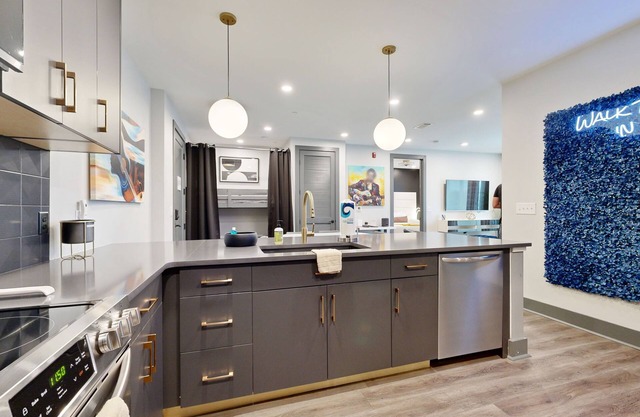 Muse | South Downtown Music City condo with balcony, gym & central A/C