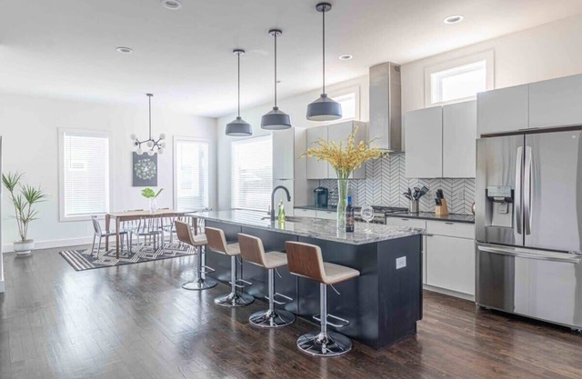 Music City Home with 5 Beds /4 Bedrooms + Balcony