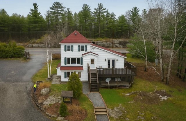 Muskoka Lakeside Retreat - 4-Bedroom House with Beach Access