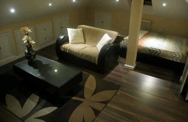 Must See, Modern Cosy Private Studio in Romford with WiFi