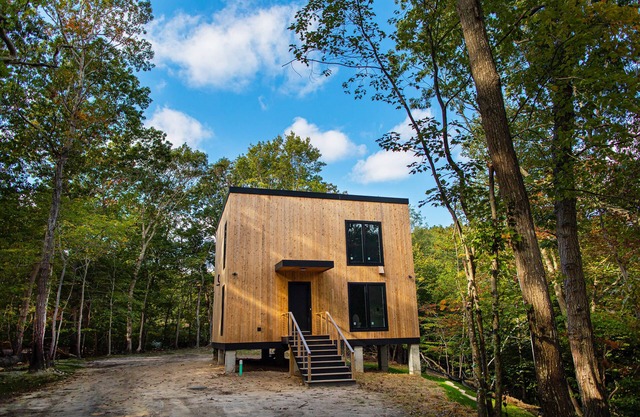 Muwu in Wading River - secluded cabin with private beach and built in sauna