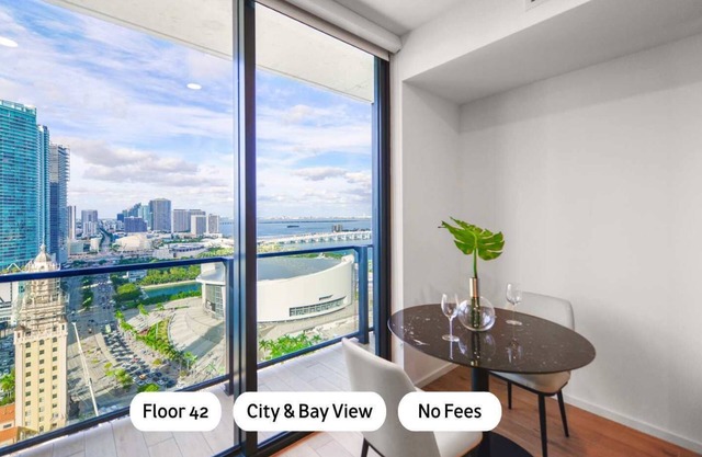 MVR - Sleek Studio with Iconic Downtown Views