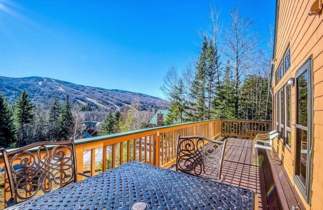MWP66 End Unit with Gorgeous Mountain Views, Pool Table, Pool/Gym Passes!
