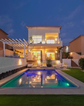 My Island Escape - Sea Views - Private Pool, Sauna
