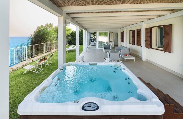 My Rental Homes - Villa Sea Star: jacuzzi, sun terrace and direct access to the sea