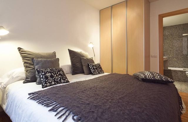 My Space Barcelona 5 Apart. near Vall d'Hebron up to 30 people