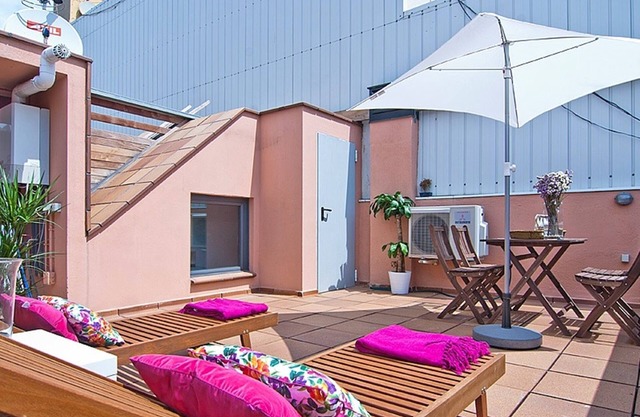 My Space Barcelona penthouse in Gràcia with terrace and pool for 6 pax