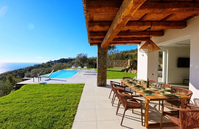 MyExclusiveItaly - Design Villa with infinity pool & Li Galli view